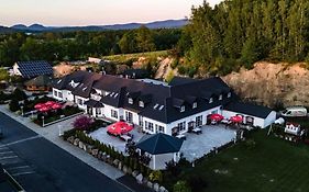 Dwór Skalny Apartamenty, Pokoje i Restauracja Karczma Skalna